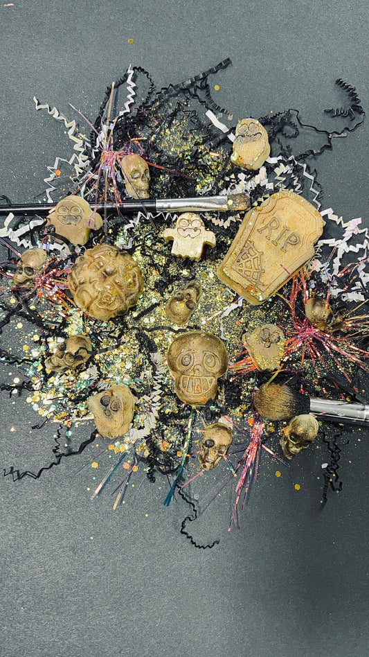 🕯️ Ember & Eulogy Wax Melts — The Elegy Season Collection
The fire fades, but the warmth remembers.