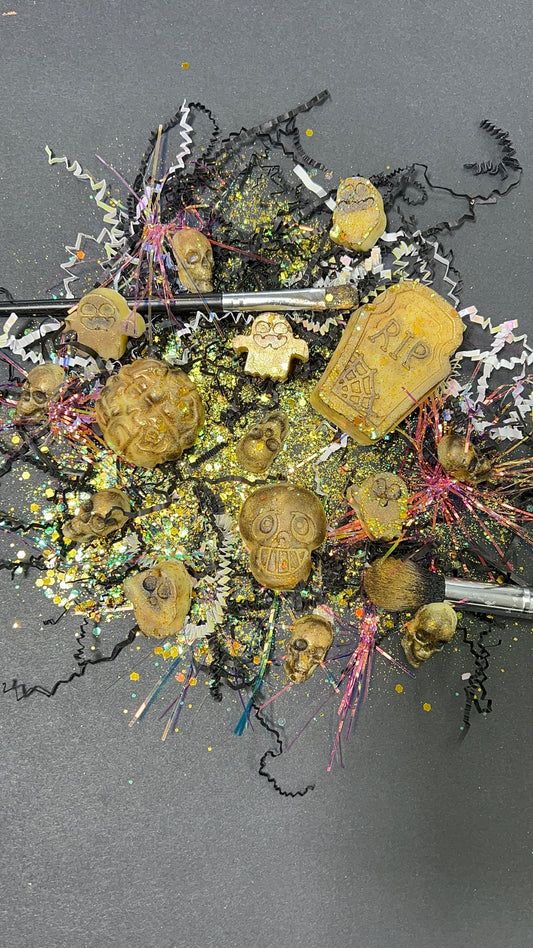 🕯️ Ember & Eulogy Wax Melts — The Elegy Season Collection
The fire fades, but the warmth remembers.